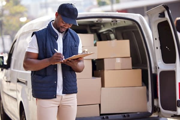 Delivery driver completing jobs